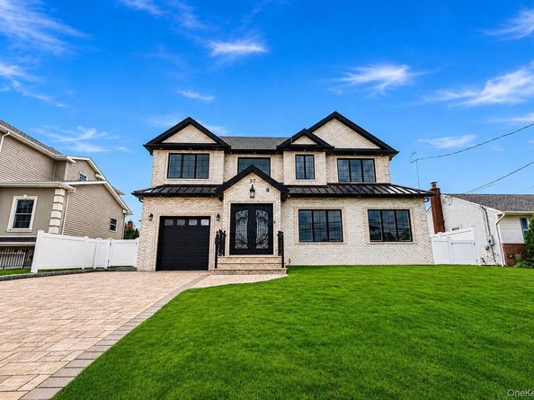 37 Beverly Drive, Albertson NY 11507