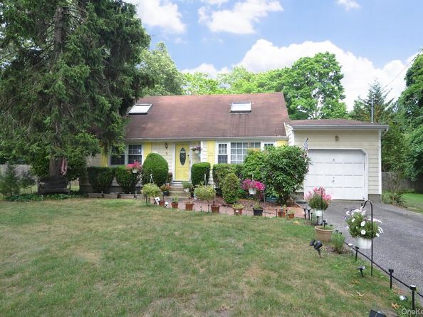 5 Radio Avenue, Miller Place NY 11764