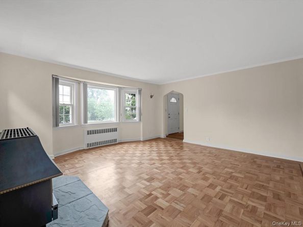198 Canterbury, Lynbrook NY 11563