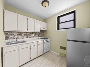 50-21 39 Place 3B, Sunnyside NY 11104