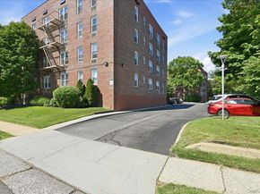 100 Brooklyn Avenue 4V, Freeport NY 11520