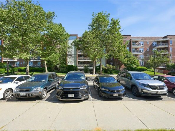 100 Brooklyn Avenue 4V, Freeport NY 11520