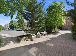 100 Brooklyn Avenue 4V, Freeport NY 11520