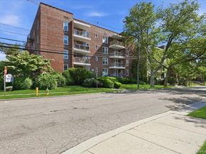 100 Brooklyn Avenue 4V, Freeport NY 11520