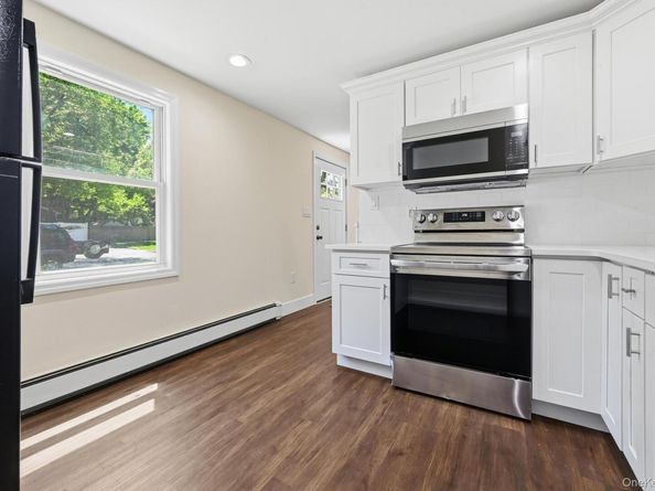 27 Lindner Place, Smithtown NY 11787