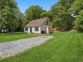 27 Lindner Place, Smithtown NY 11787