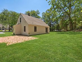 27 Lindner Place, Smithtown NY 11787