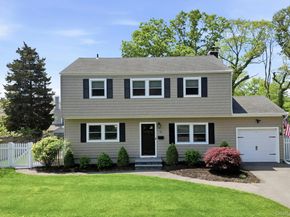 12 Westbrook Lane, Smithtown NY 11787