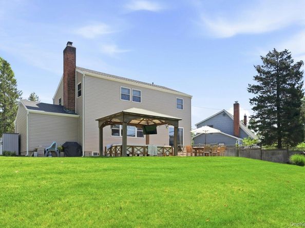 12 Westbrook Lane, Smithtown NY 11787