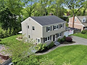 12 Westbrook Lane, Smithtown NY 11787