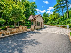 19 The Circle 19, Glen Head NY 11545