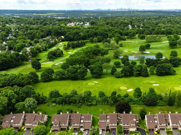 19 The Circle 19, Glen Head NY 11545