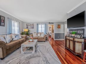 2 Sutton Place, Massapequa NY 11758