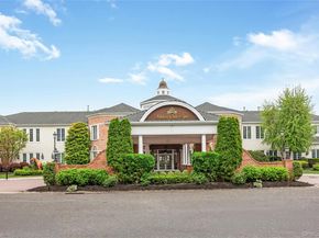 246 Roosevelt Way 11103, Westbury NY 11590