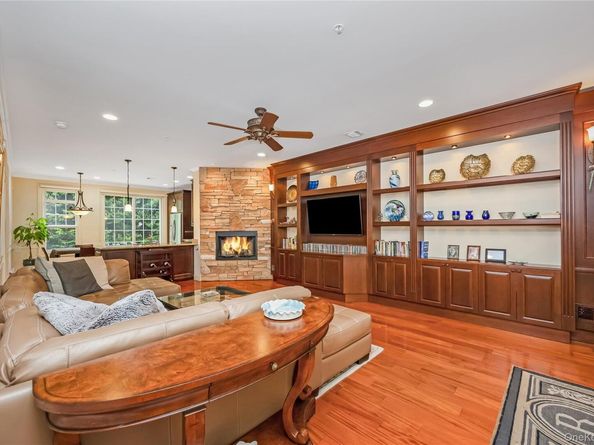 246 Roosevelt Way 11103, Westbury NY 11590