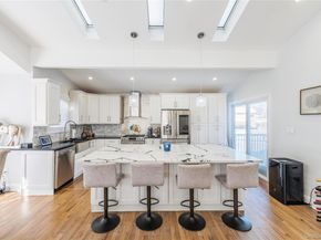 7 Dunhill Road, Manhasset Hills NY 11040