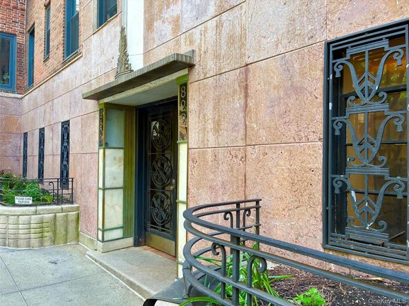 250 Cabrini Boulevard 4A, New York (Manhattan) NY 10033