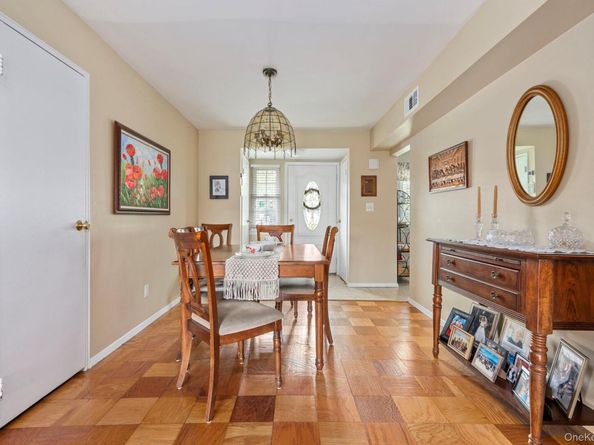 248 Mariners Way, Copiague NY 11726