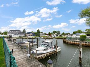 248 Mariners Way, Copiague NY 11726