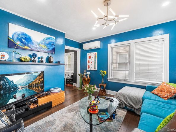 123 East Avenue, Valley Stream NY 11580