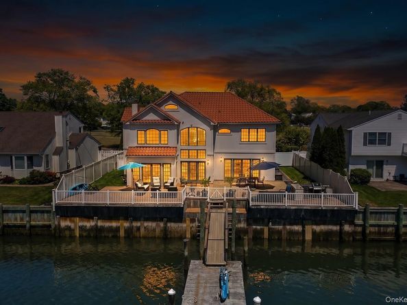 2890 Clubhouse Road, Merrick NY 11566