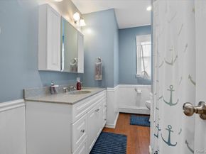 4 Westbury Avenue, Plainview NY 11803