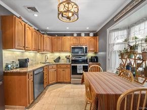 4 Westbury Avenue, Plainview NY 11803
