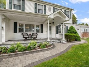 4 Westbury Avenue, Plainview NY 11803
