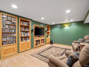 4 Westbury Avenue, Plainview NY 11803
