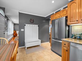 4 Westbury Avenue, Plainview NY 11803
