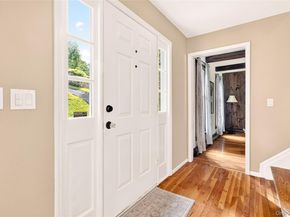 16 Soundview Loop, South Salem NY 10590