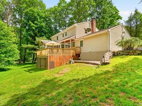 16 Soundview Loop, South Salem NY 10590