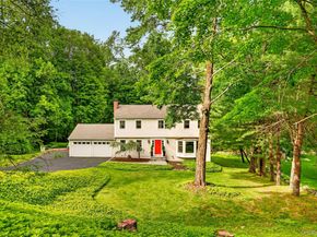 16 Soundview Loop, South Salem NY 10590