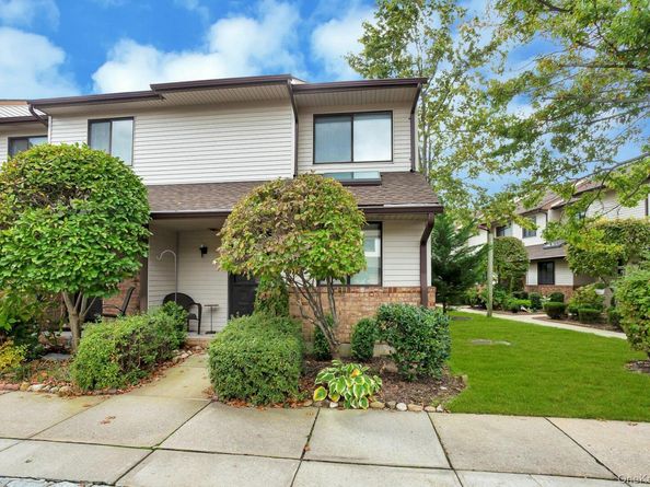 65 Cottonwood Court, Wantagh NY 11793