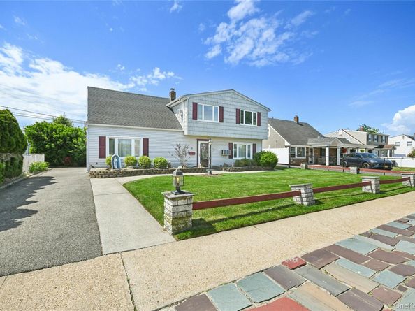 16 Sycamore Lane, Levittown NY 11756