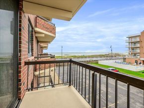 750 W Broadway 3M, Long Beach NY 11561