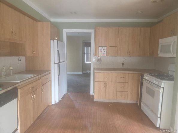 218 Park Avenue, Hicksville NY 11801