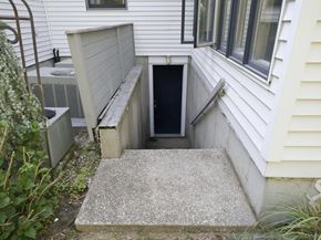 8 Lorraine Court, Medford NY 11763