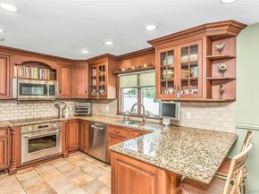 5 Simpson Drive, Old Bethpage NY 11804