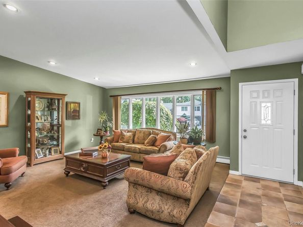 5 Simpson Drive, Old Bethpage NY 11804