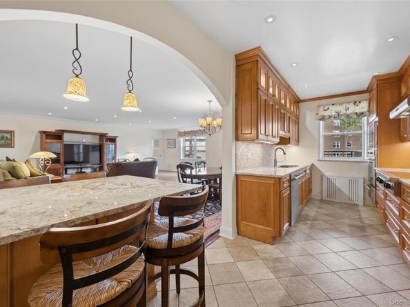 162-21 Powells Cove Boulevard 2R, Beechhurst NY 11357