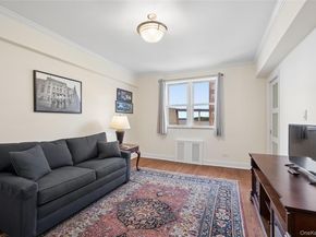 162-21 Powells Cove Boulevard 2R, Beechhurst NY 11357