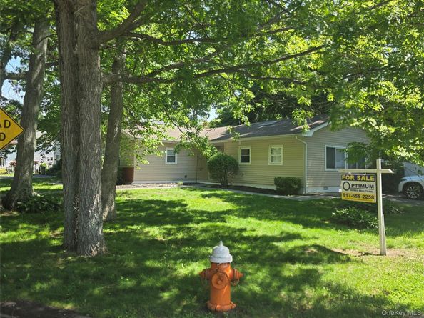 7 Roosevelt Avenue, Greenlawn NY 11740