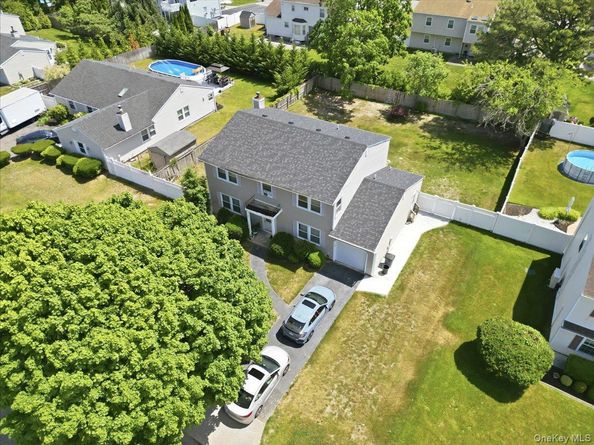 7 Apple Blossom Lane, Patchogue NY 11772