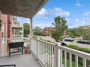 61 Maine Avenue D12, Rockville Centre NY 11570