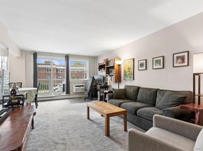 61 Maine Avenue D12, Rockville Centre NY 11570
