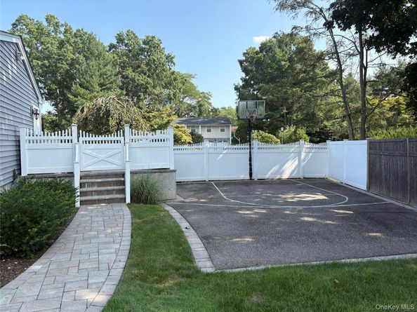 4 Cori Lane, East Northport NY 11731