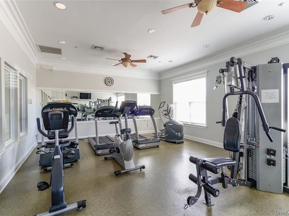 4 Oakhurst Court, Mount Sinai NY 11766
