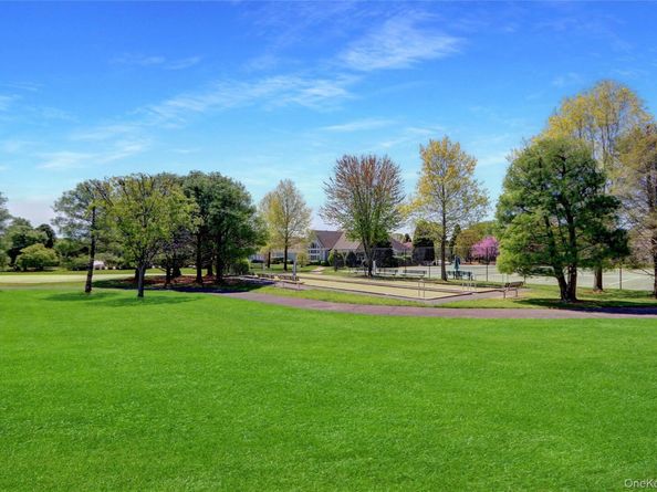 4 Oakhurst Court, Mount Sinai NY 11766
