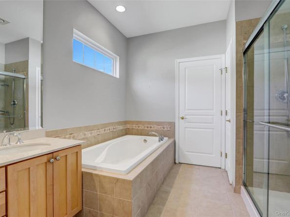 4 Oakhurst Court, Mount Sinai NY 11766